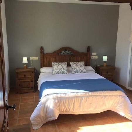 Hostal Rural La Casa Verde Cheles Exteriör bild